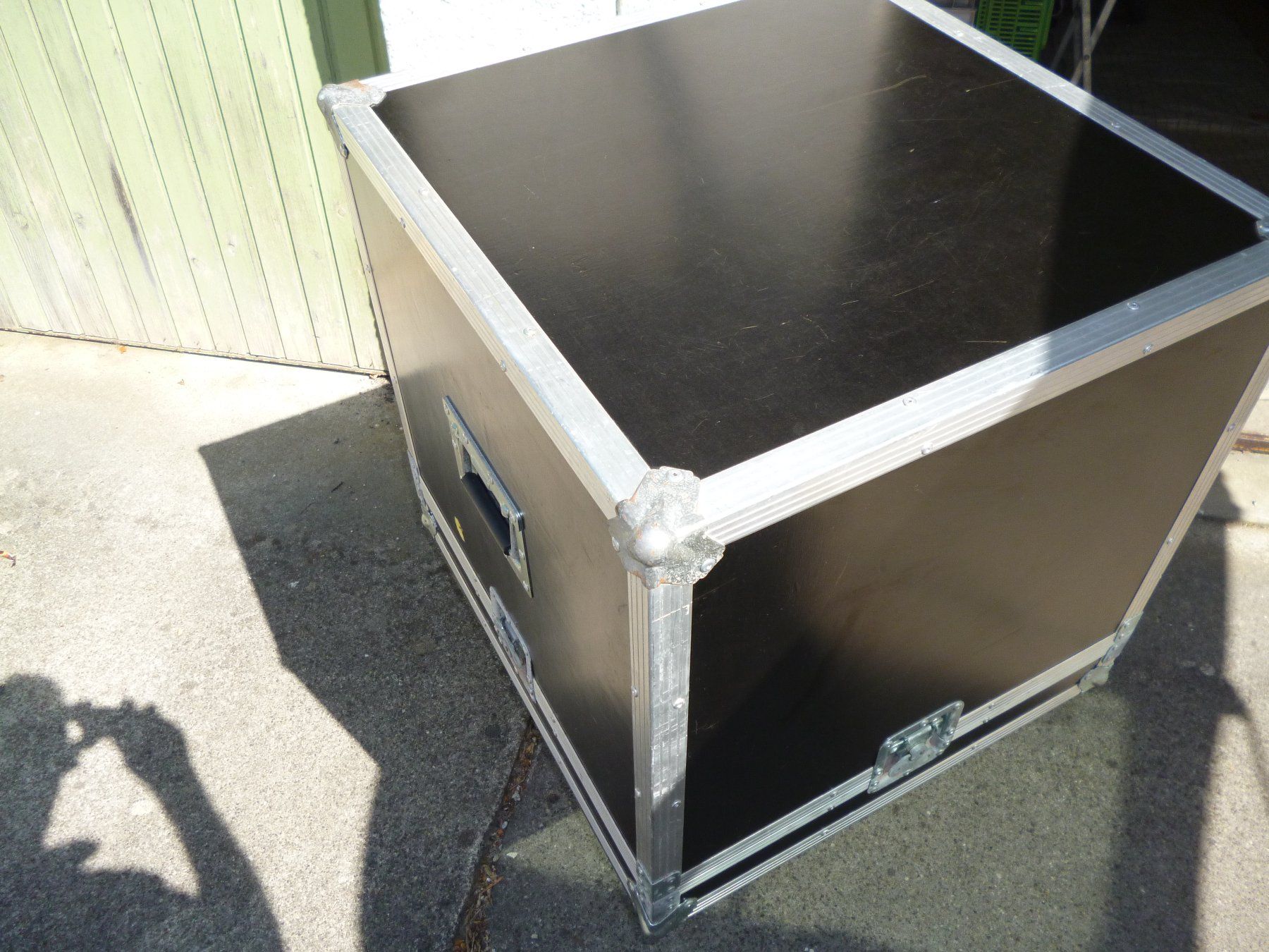 Casse di trasporto: Flightcase gebraucht stabil  schwarz 60x60x60cm – Usato da Neuhausen venduto da Charlotte51 2