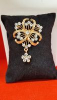 Elegante goldfarbene Brosche im Blumen Design, Vintage