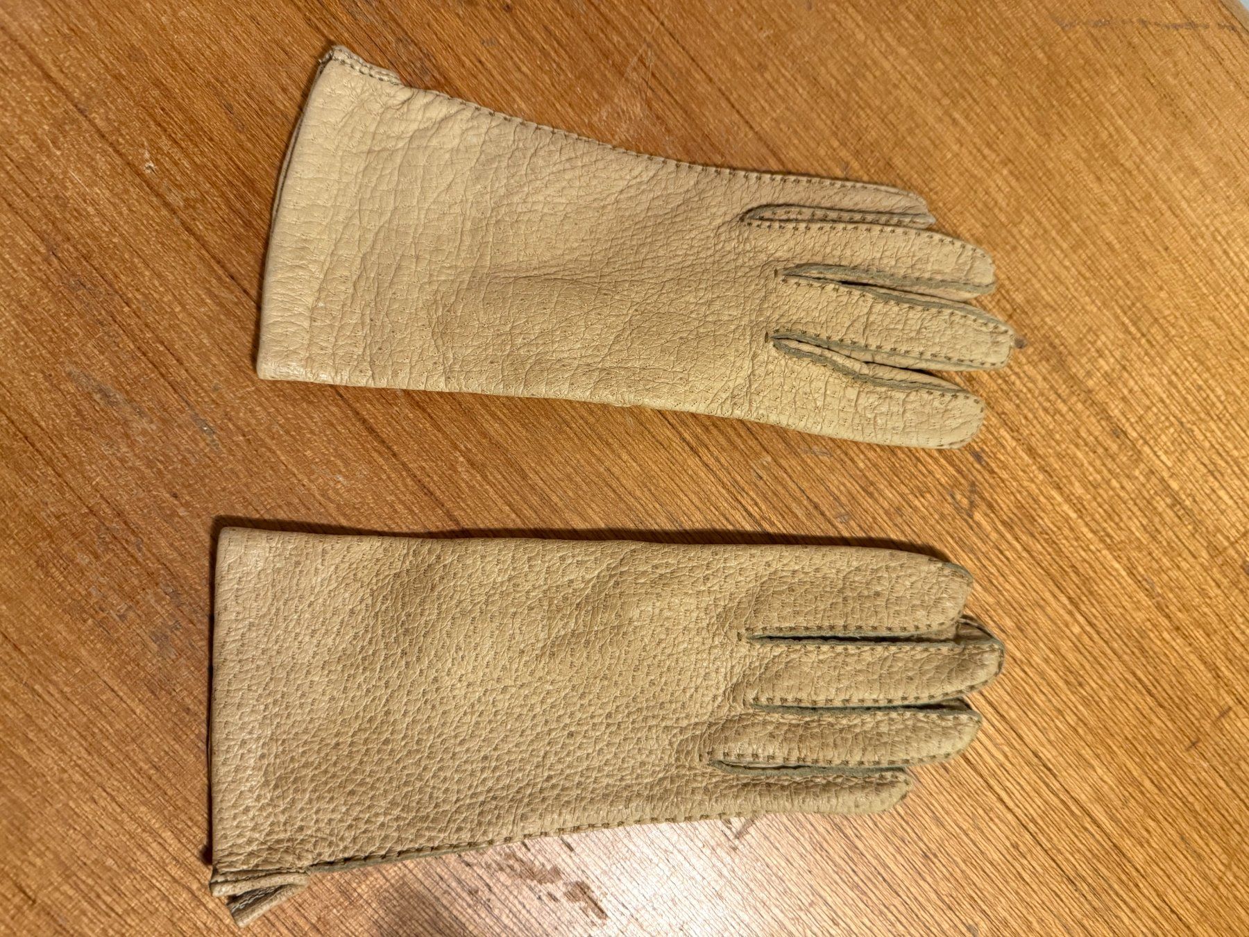 Guanti & manicotti: Gants dame Peccary – Usato da Le Cerneux-Veusil venduto da Maraud01