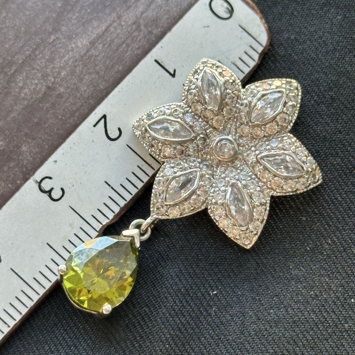 Ciondoli: Silber 925 Péridot Blume Anhänger – Usato da Givisiez venduto da dor_xb9k 2