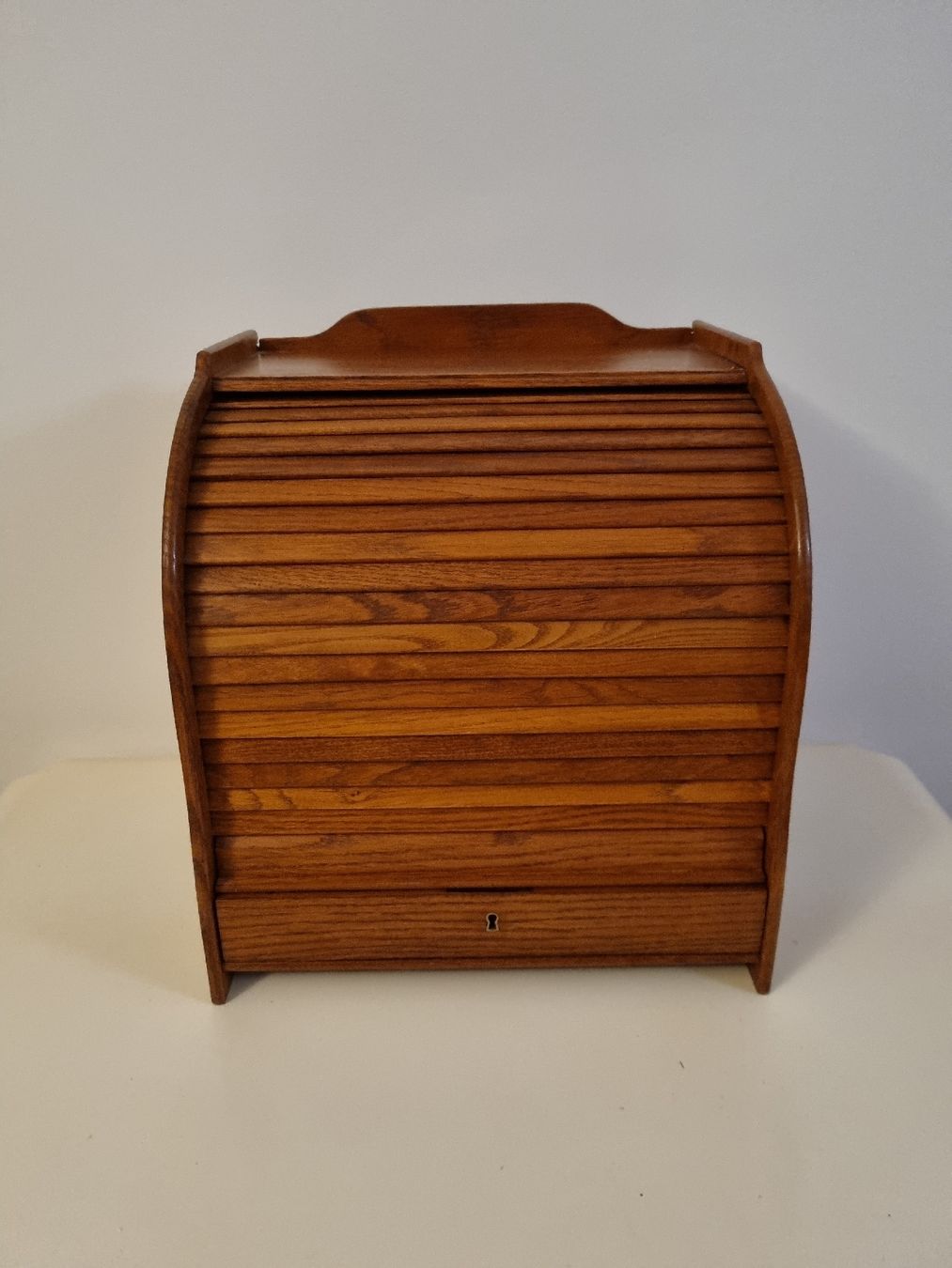 Armadi: Bureau à volet roulant Art Déco, 1930 – Usato da Lausanne venduto da Kelekkelek68