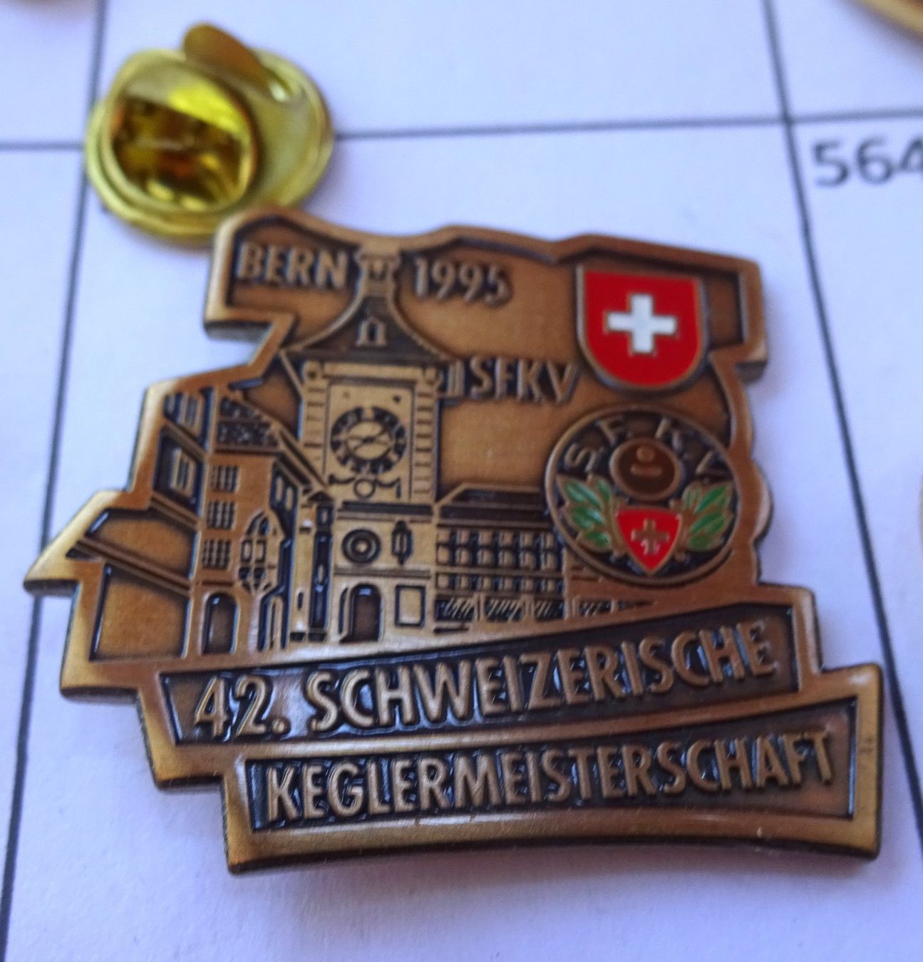 Placchette & Badge: Pin 42 Kegelmeisterschaft Bern 1995 – Usato da Utzenstorf venduto da BUtter81