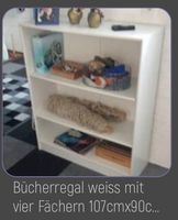 Bücherregal weiss mit vier Fächern 107x90x30 cm