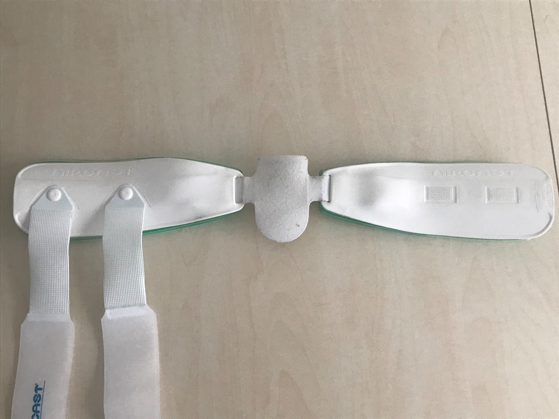 Schutz & Schoner: Orthese zur Stabilisierung - AIRCAST – Gebraucht aus Zug von Cry71 3