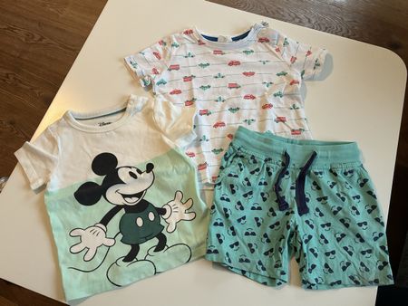 Sommerset 2 T-Shirts + kurze Hose Größe 80/86/92