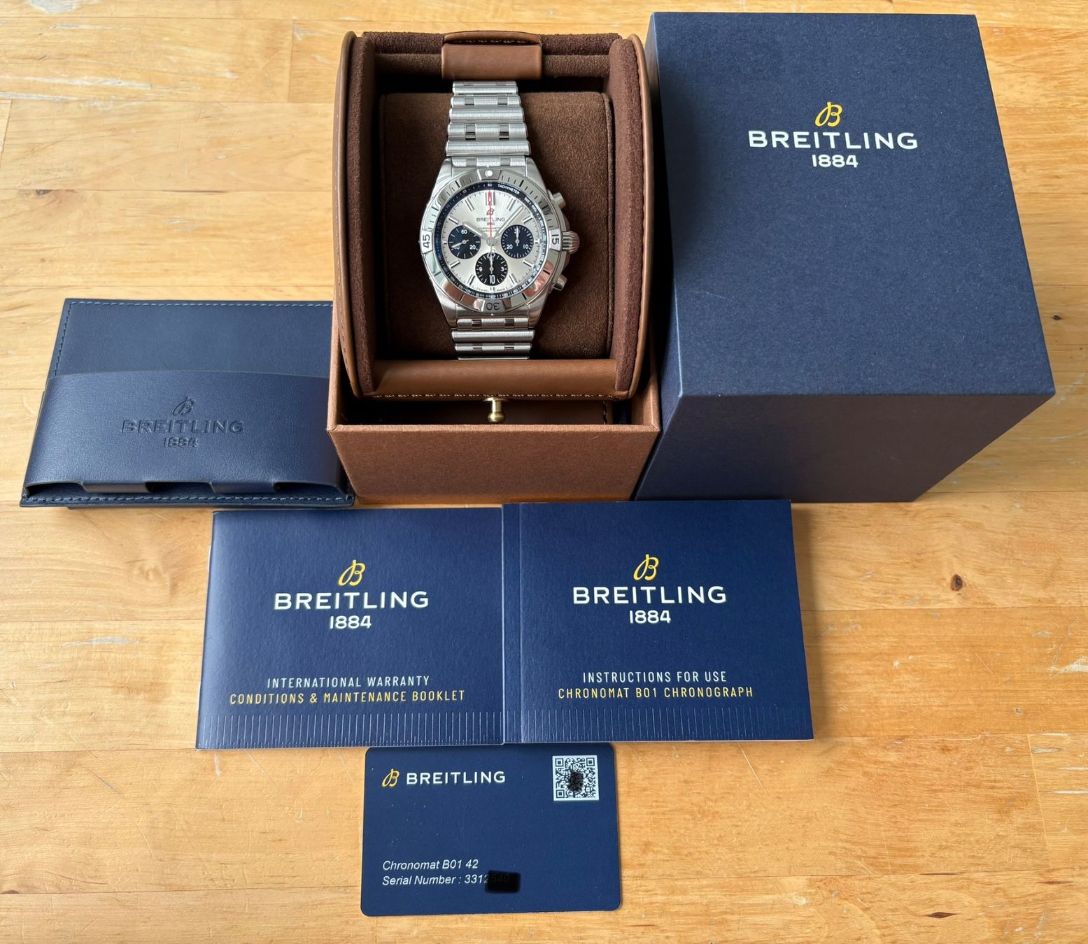 Breitling Orologi: BREITLING Chronomat B01 42 Panda Dial Fullset – Usato da Birsfelden venduto da Mynos 1