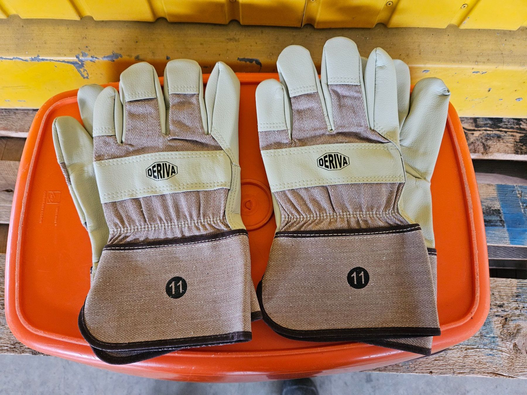 Sonstige Accessoires für Herren: Leder Arbeitshandschuh gr.11 – Neu und originalverpackt aus Recherswil von hubelmatt