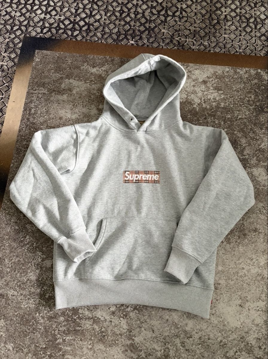 Maglioni & Felpe: Supreme hoodie – Usato da Dietlikon venduto da nab_tj9m