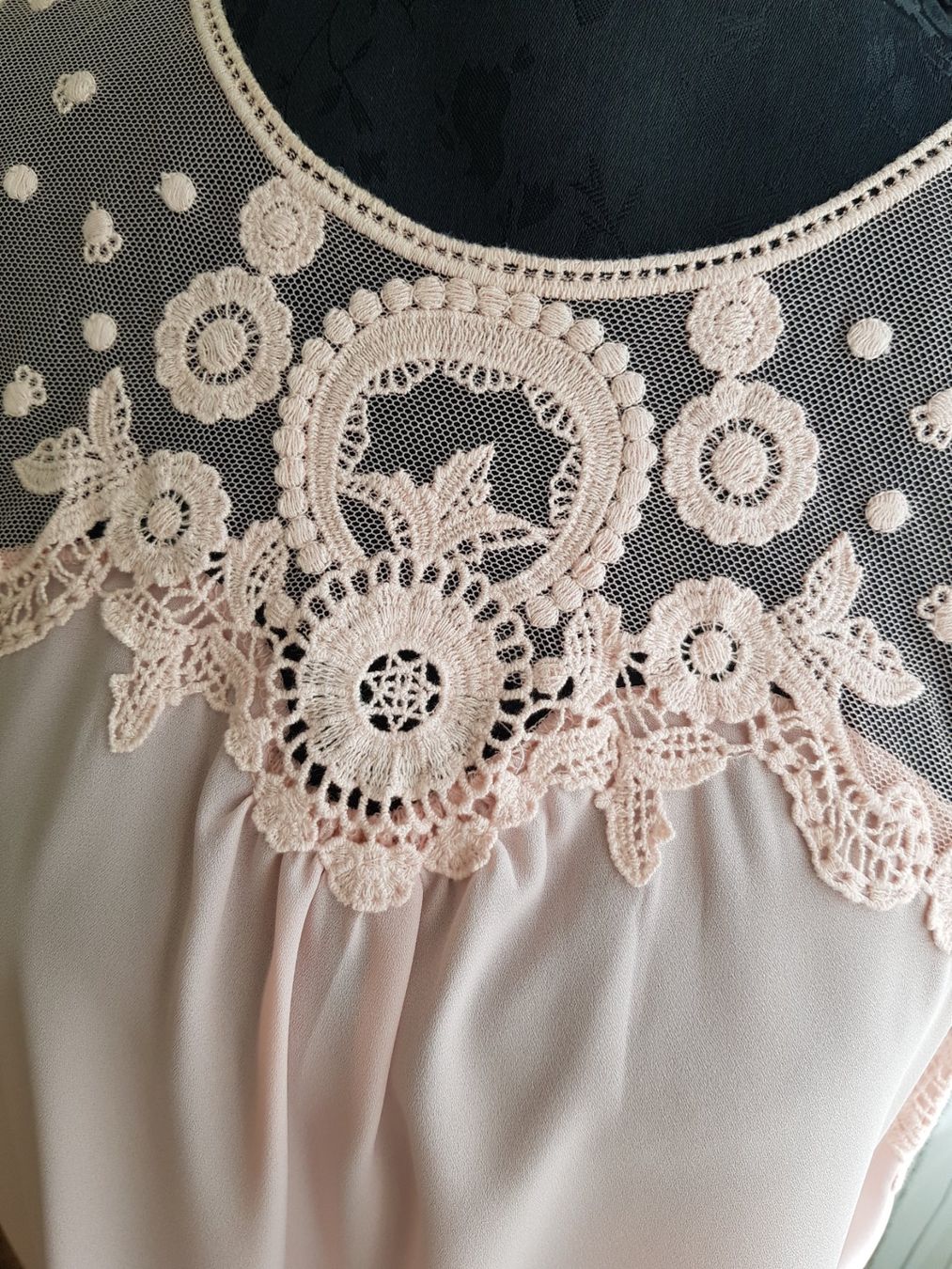 H&M Camicette: 2 Blusen / Shirts weiss / rosa Gr. M Spitzmuster – Usato da Nendeln venduto da Zopfie_ 5
