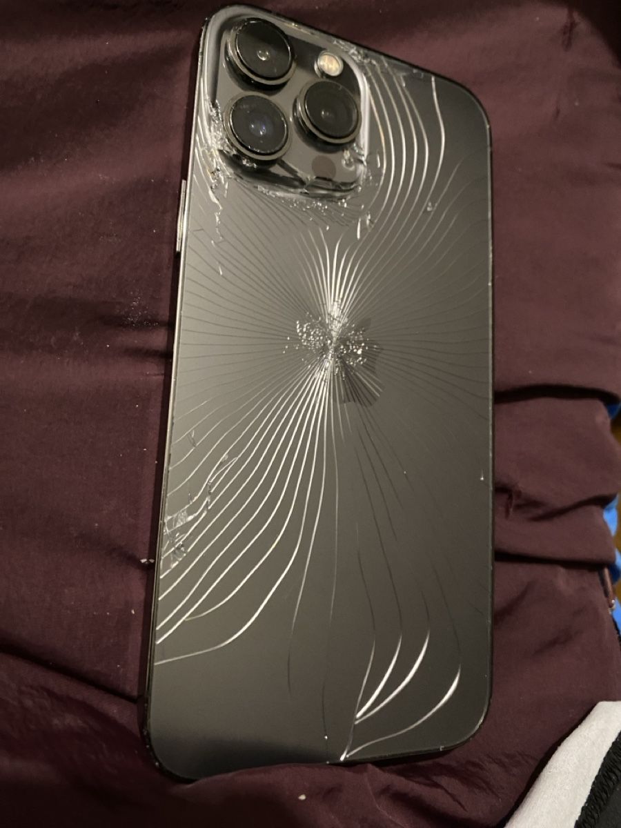 Apple Portables: iPhone 13 Pro Max Noir endommagé défectueux – Défectueux à Meyrin par fac_f8lj