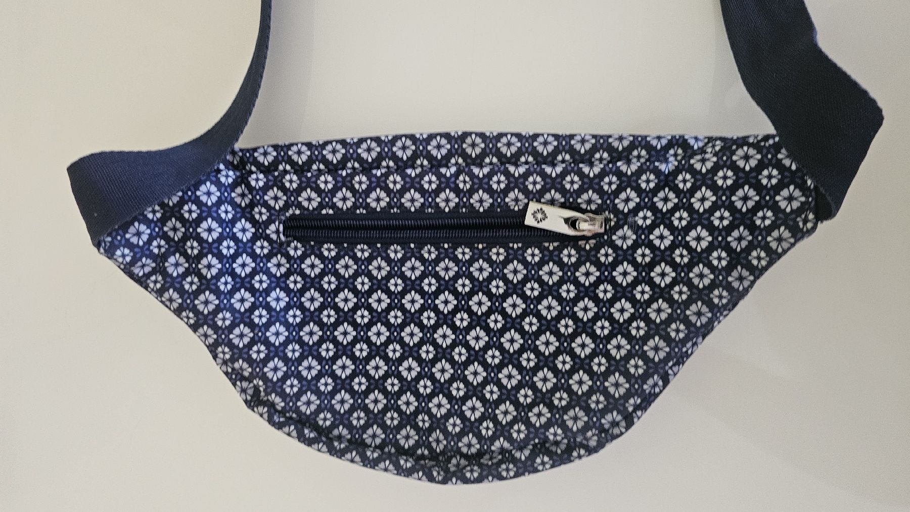 Taschen für Damen: Bauchtasche dunkelblau mit weissem Muster  – Gebraucht aus Aarau von Mery6 1