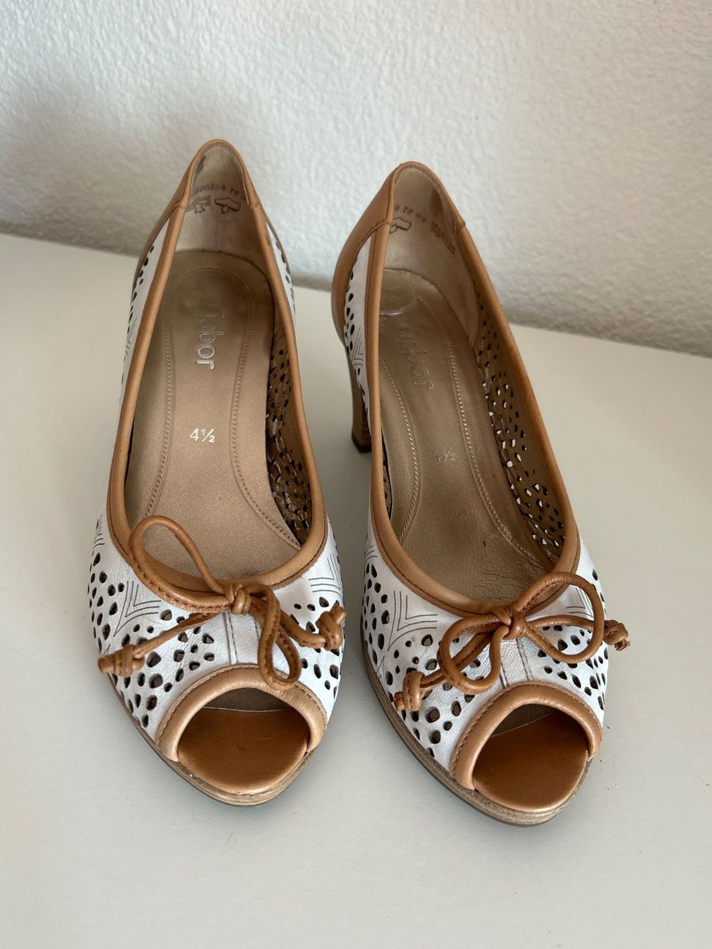 Gabor Scarpe da donna: Gabor Pumps weiss/braun echtes Leder Grösse 4 1/2 – Usato da Brunnen venduto da Nala2929 2