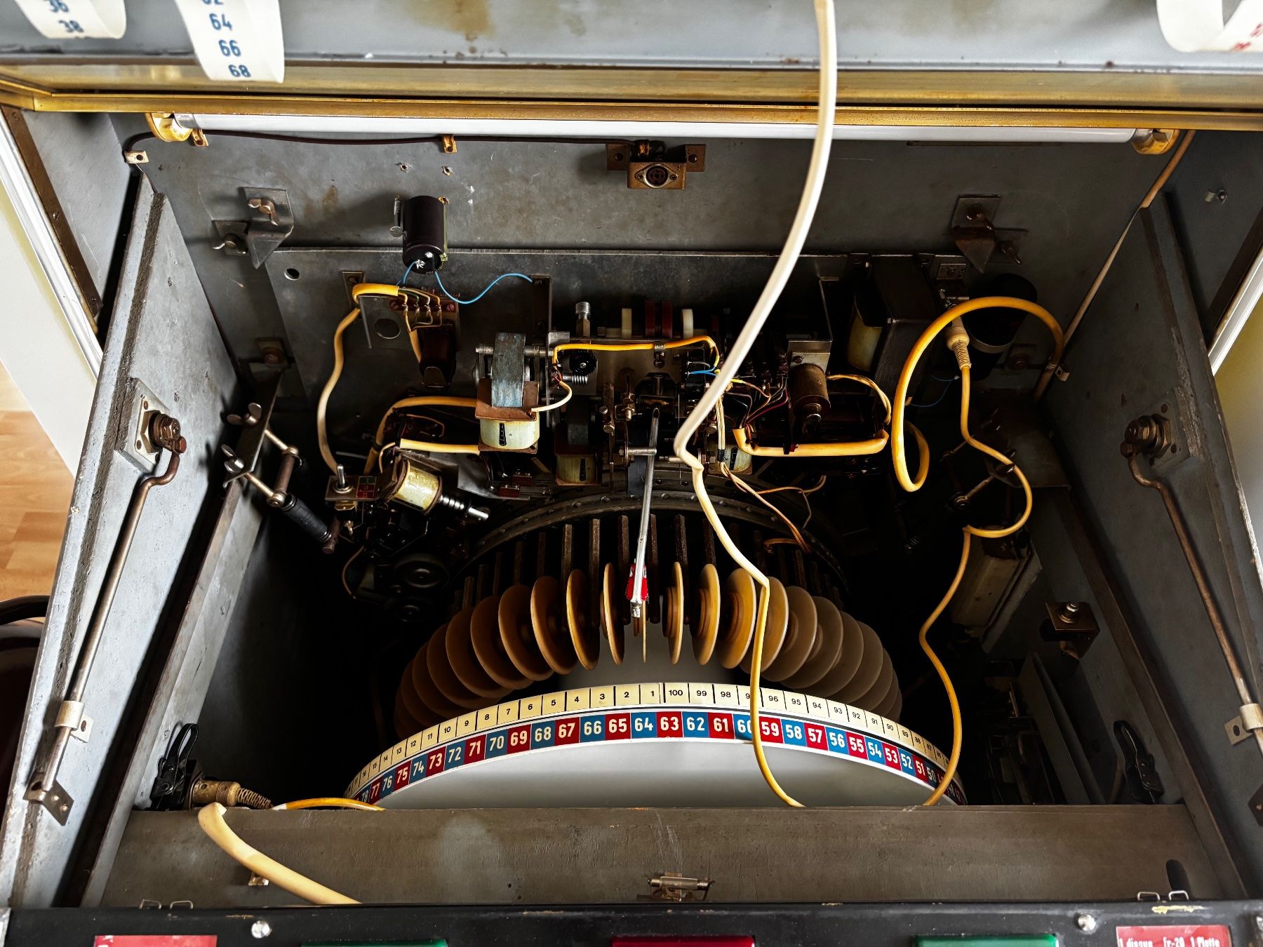 Jukebox: ELTEC G100 Jukebox – Usato da Bern venduto da raupenimmersatt 1