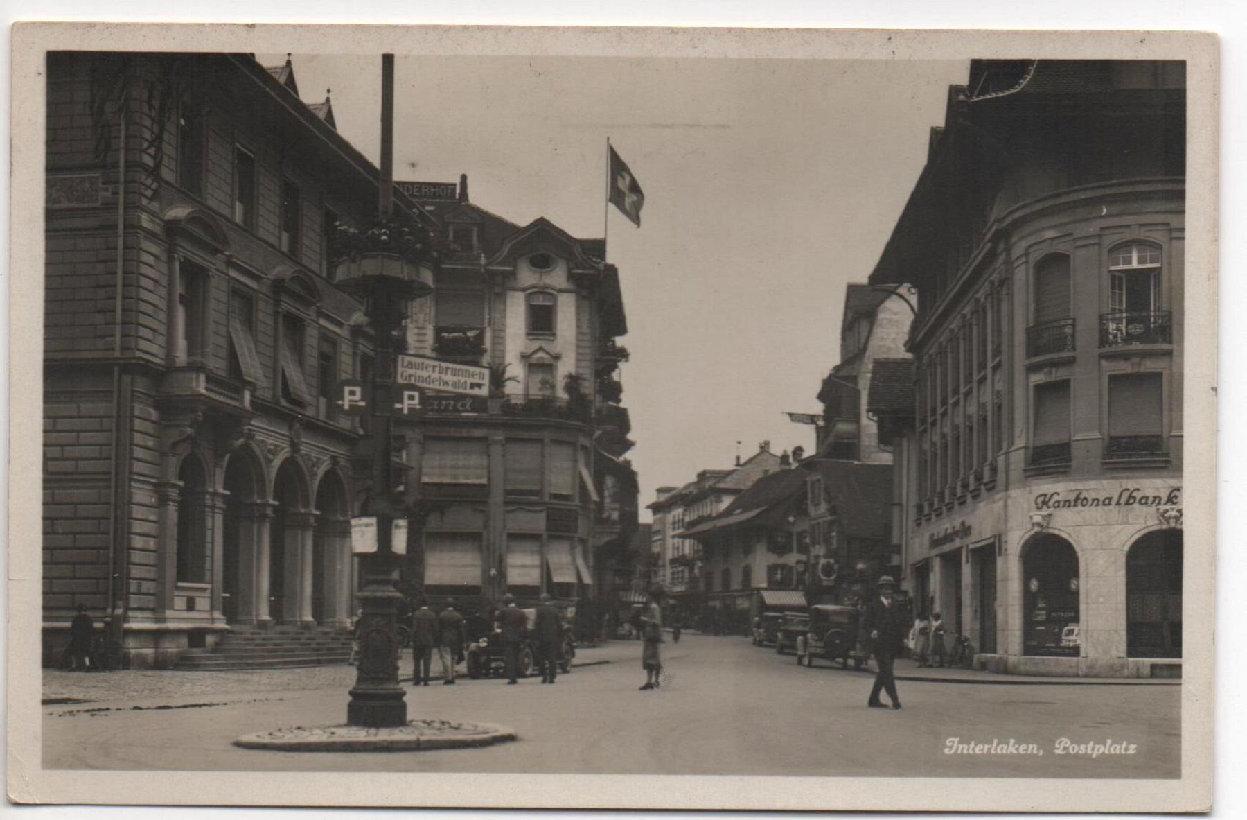 Cartes postales: INTERLAKEN Postplatz, Oldtimer, Auto – D'occasion à Jona par philajona