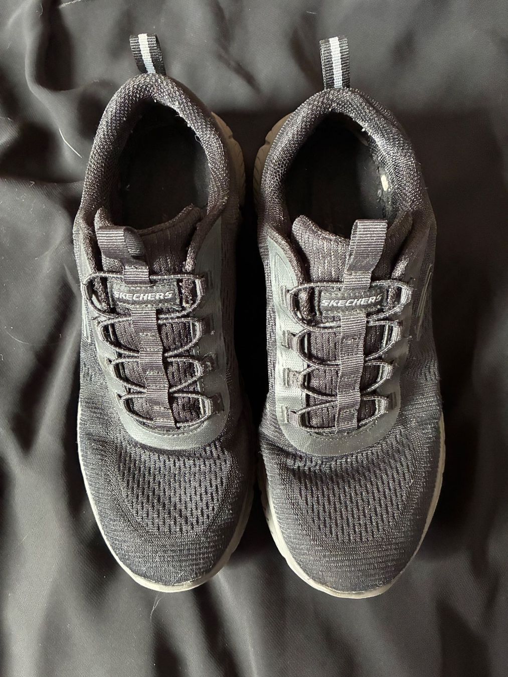 Skechers Chaussures hommes: Skechers noires flexibles T41 – D'occasion à Corcelles-près-Payerne par CyndelleMaiwen