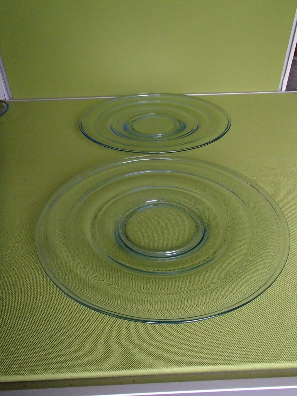 Piatti: 2 und 11 hellblaue Vintage Glasteller – Usato da Schöfflisdorf venduto da pullux 3