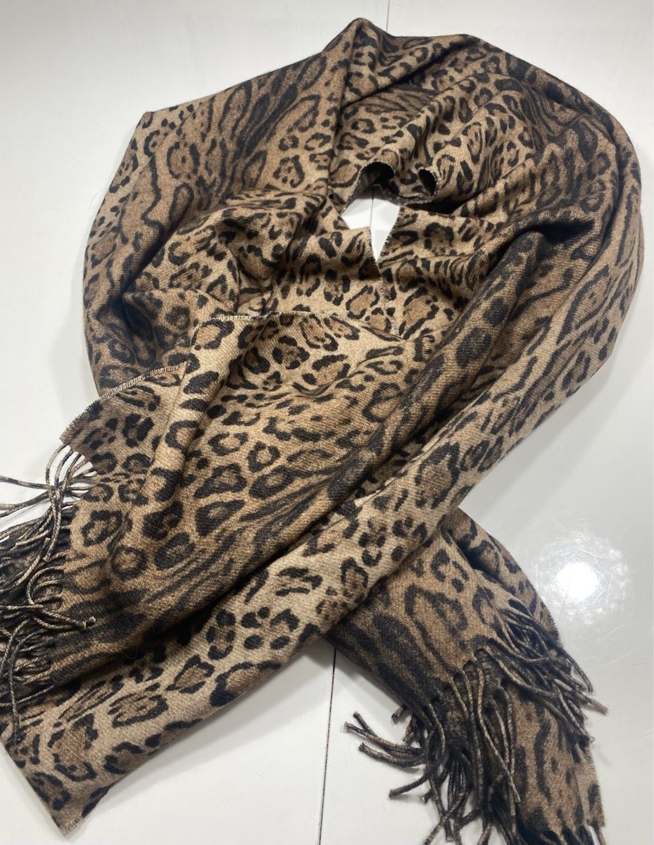 Foulard & Sciarpe: Wolle Schal 🌸 – Usato da Opfikon venduto da Luis144 1