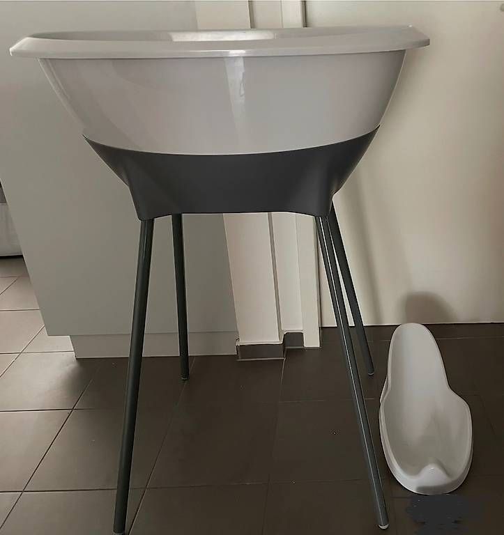 Luma Vasche da bagno: Luma Badewannen Set – Usato da Basel venduto da Roasty