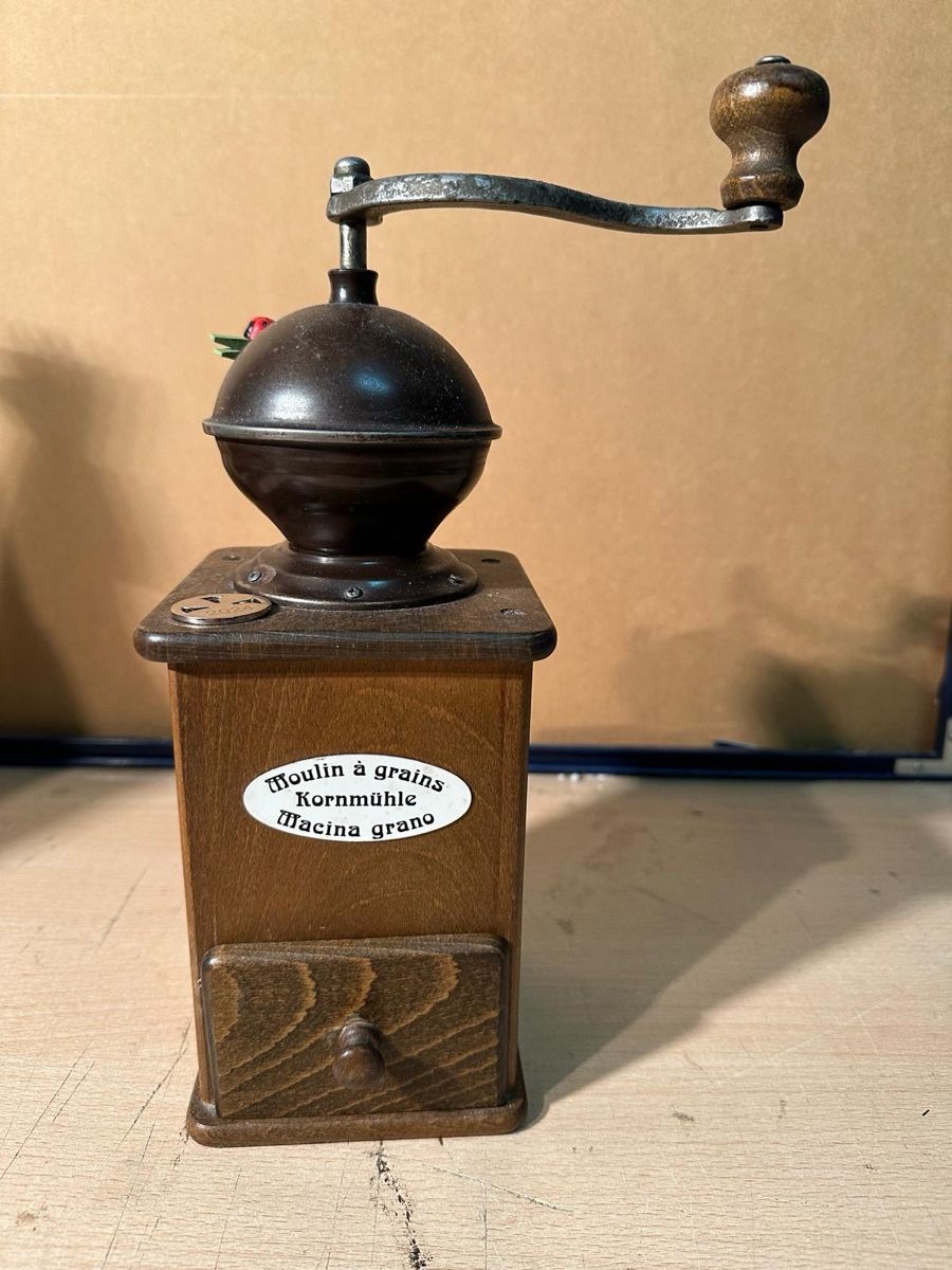 Elettrodomestici da cucina: Vintage Wooden Coffee Grinder - Rustic Kitchen Decor – Usato da Lausanne venduto da vas_cdb2