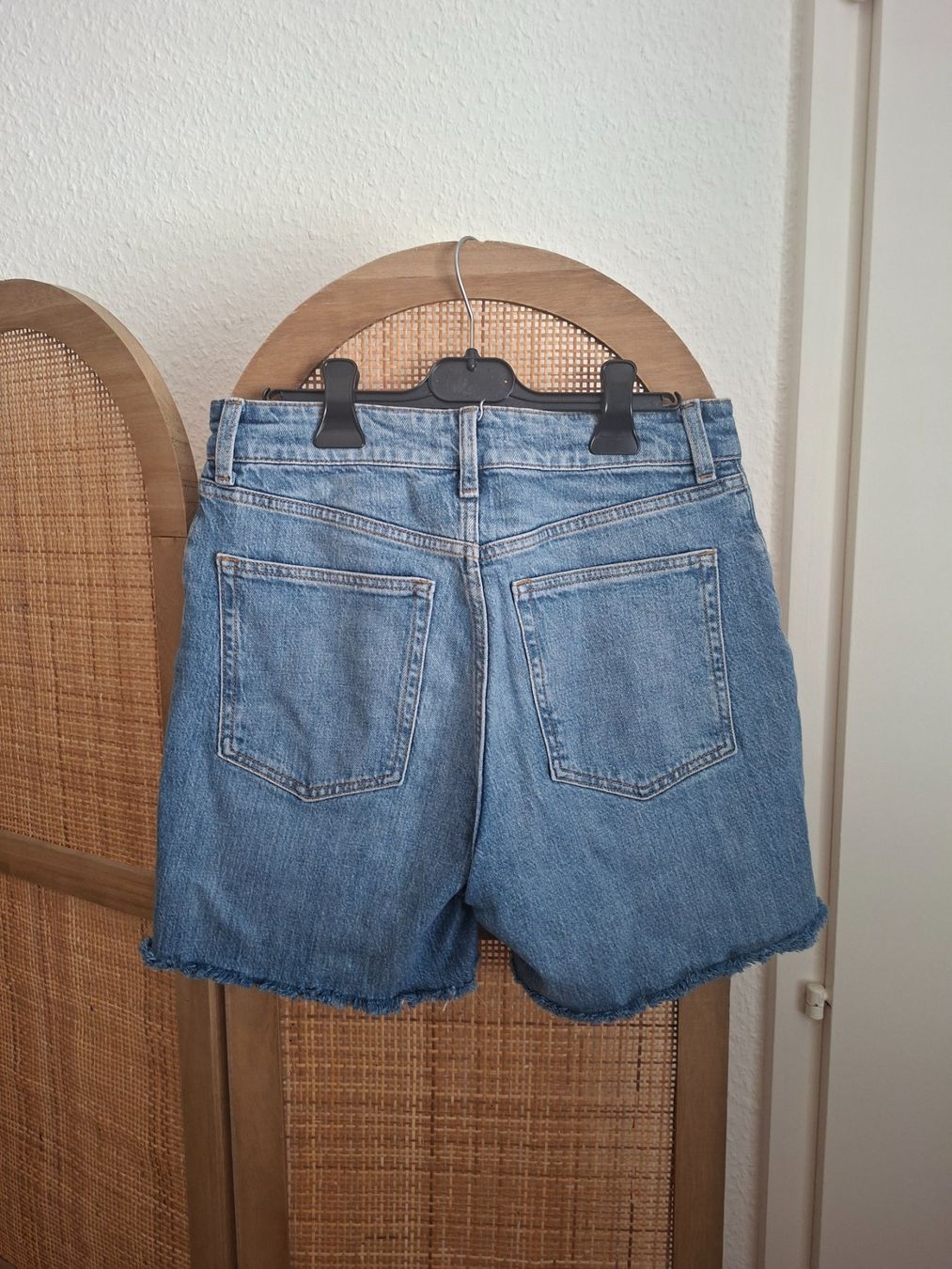 H&M Jeans: Shorts en denim H&M bleu taille 40 – Gebraucht aus Genève von a_t_g5kq 3