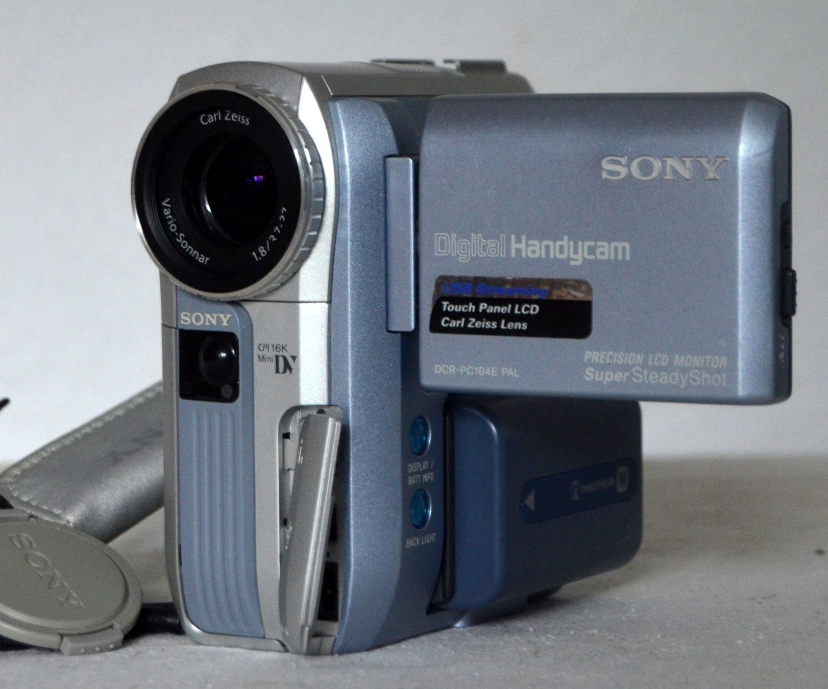 Sony Videocamere: Sony DCR-PC104E  Camcorder MiniDV caméscope – Usato da Collonges venduto da arashee 1