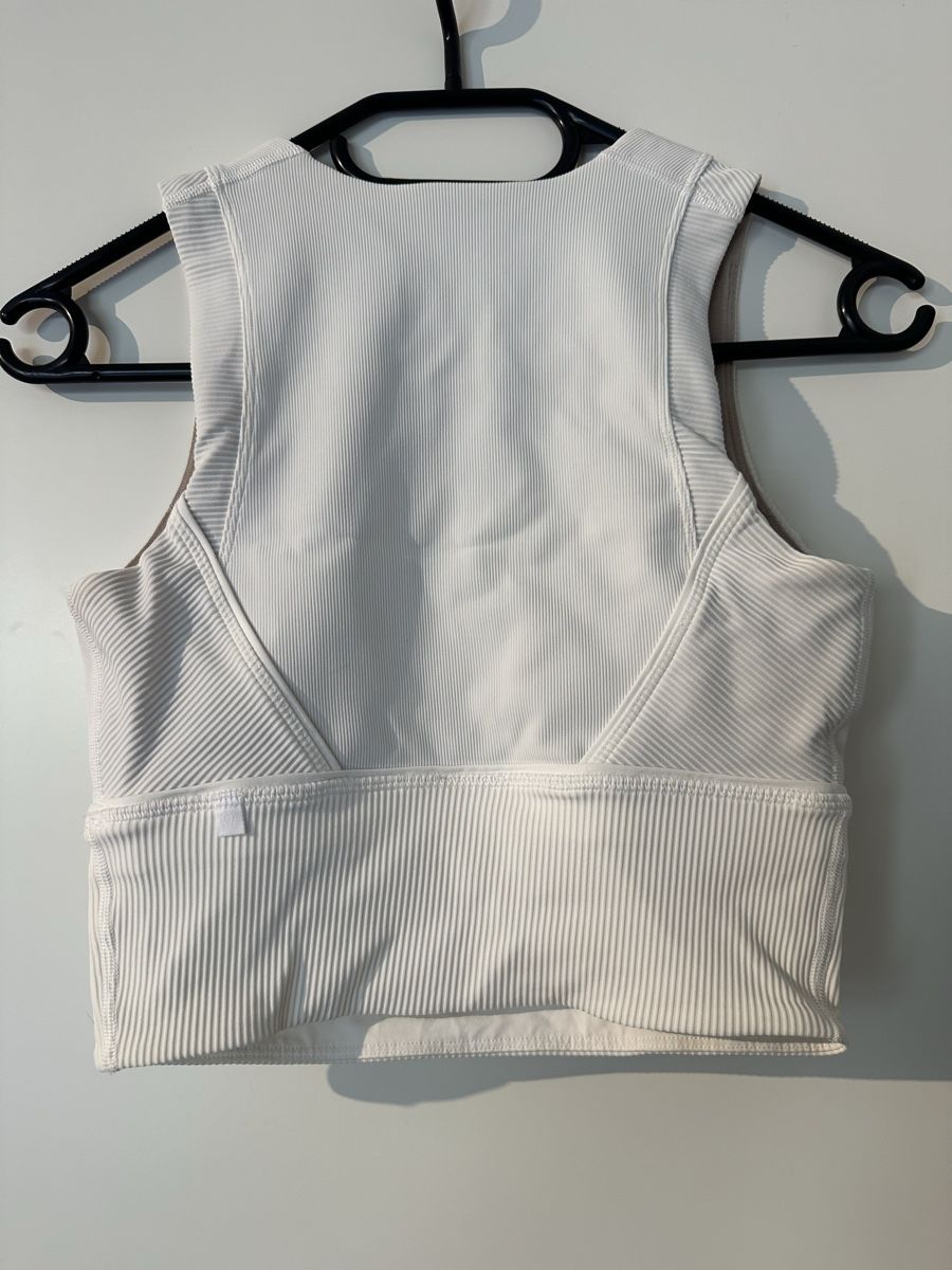 Lululemon Top: lululemon crop top size 4/eu36 – Nuovo (secondo la descrizione) da bözberg venduto da amy_7wz8 1