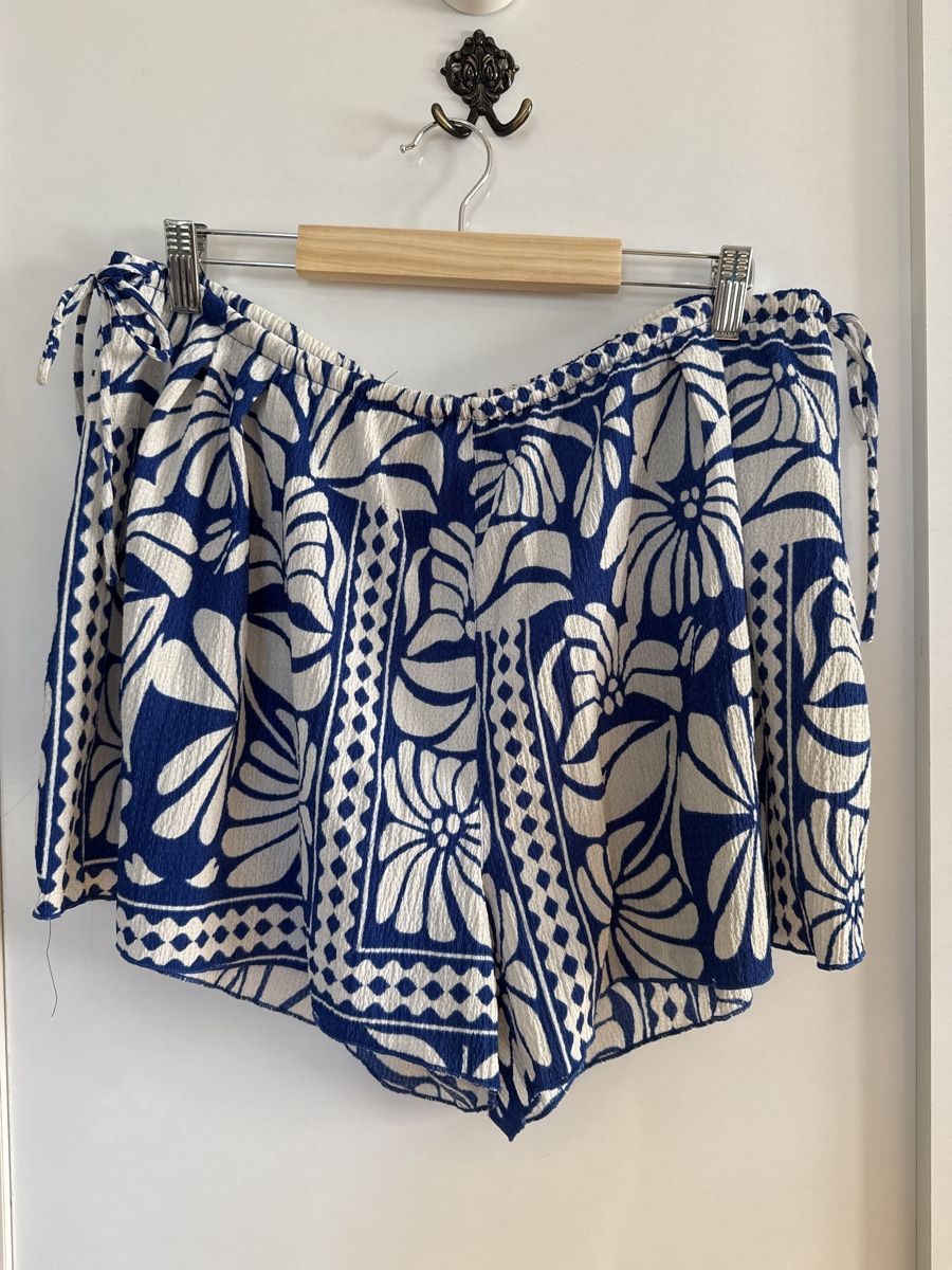 H&M Pantalons: Shorts H&M Gr. L – D'occasion à Winkel par _OachKatzerl_