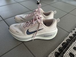 Nike Vomero Plus Damen, Pearl Pink, Gr. 43