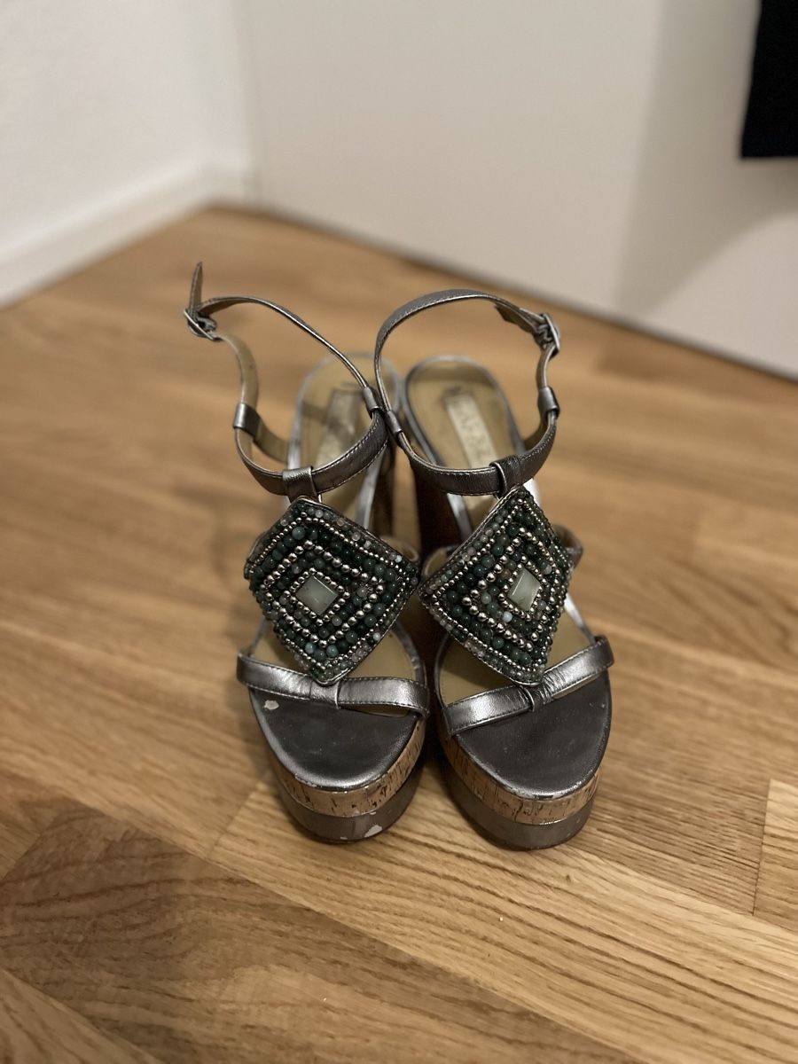 Damenschuhe: Silver Wedge Sandals with Stone Application – Gebraucht aus Reinach BL von K.zh.A 3