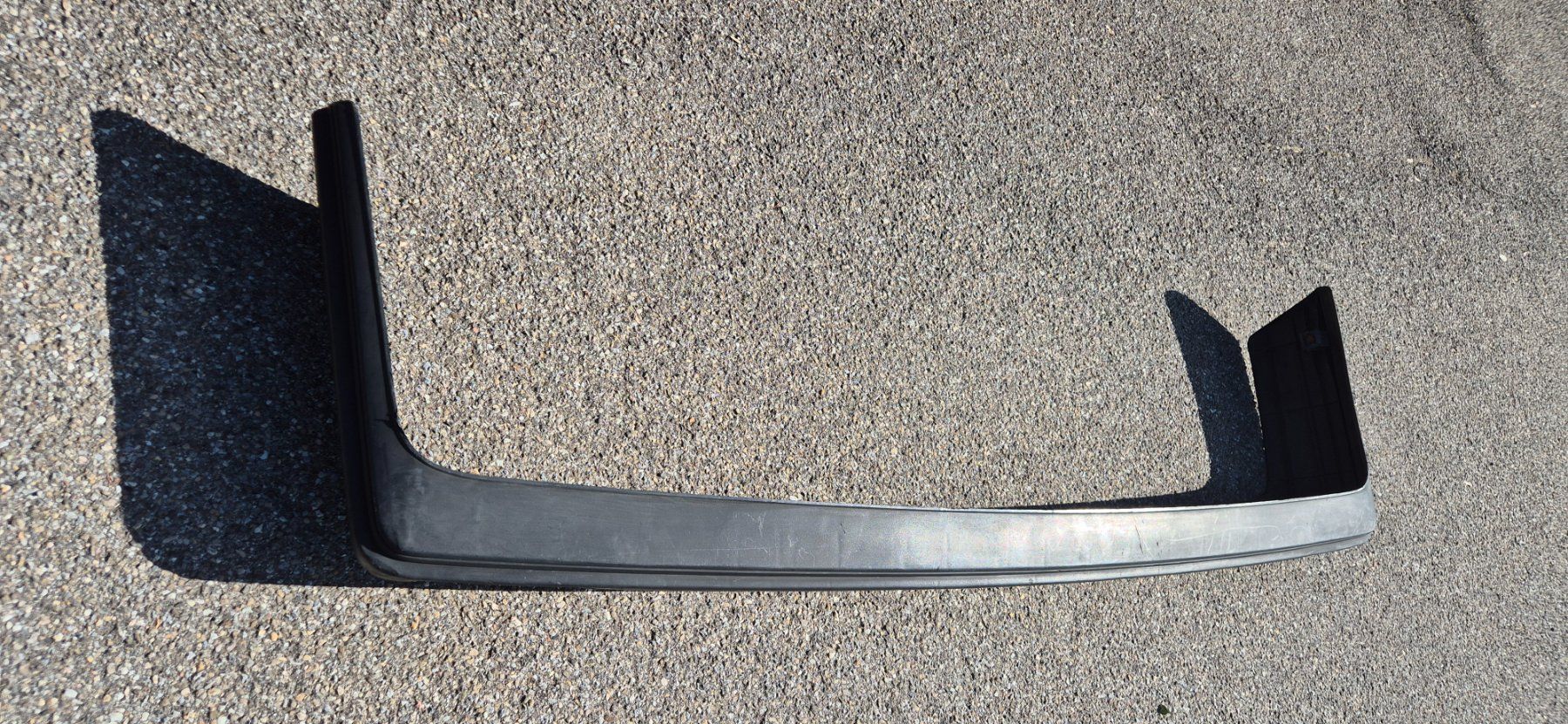 Volkswagen Alle Autoersatzteile: Golf 1 GTI Stossstangen Haut vorne, original. – Gebraucht aus Riggisberg von Mahali04