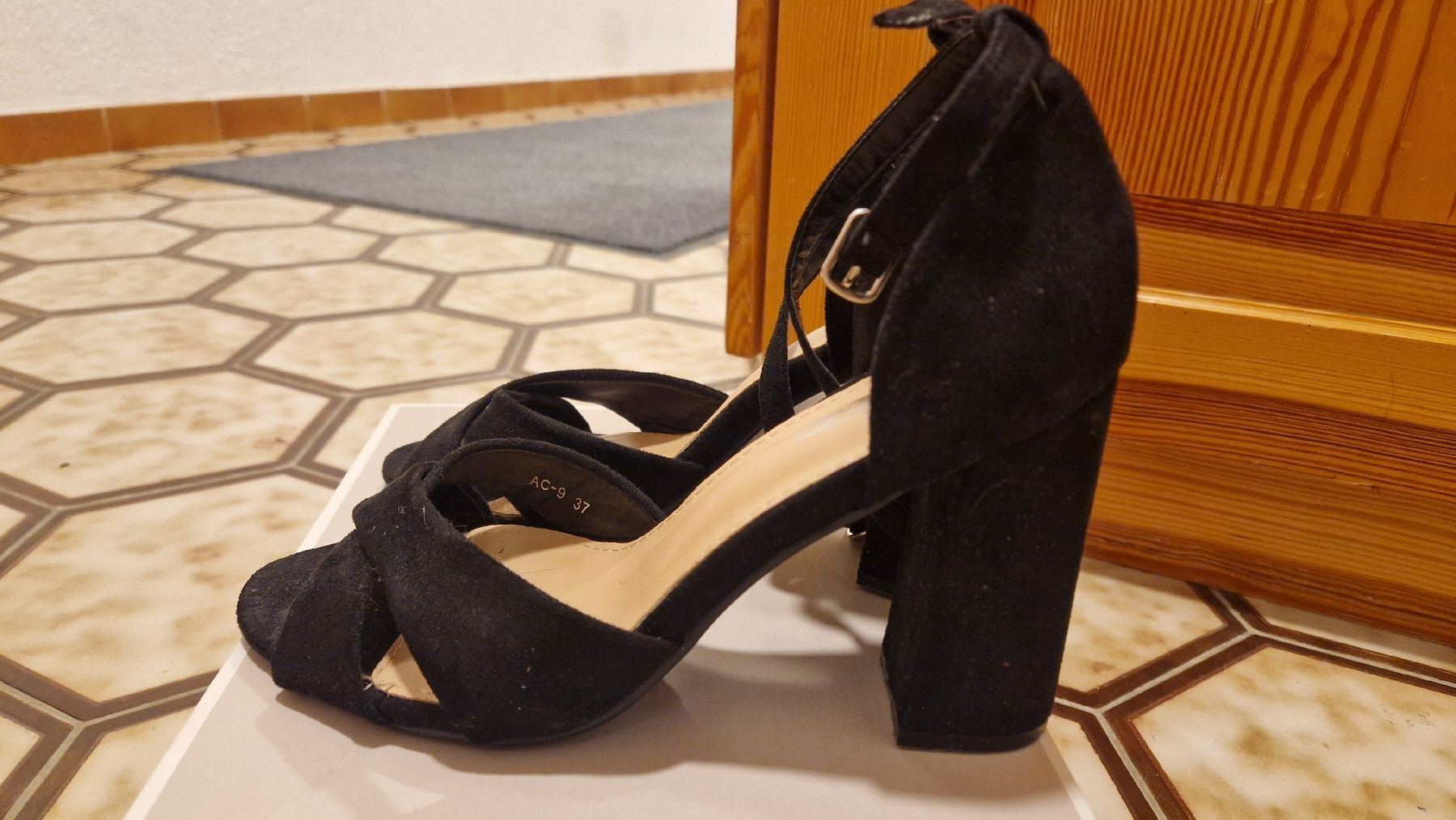 Scarpe da donna: sandales talons – Usato da Montana venduto da cla_p9mg 1