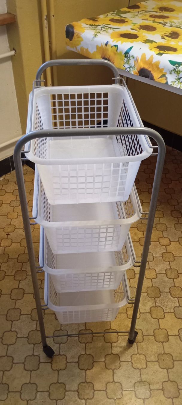 Ikea Mobili & Arredamento: Rollwagen, Küche Servierwagen Marke Trolley – Usato da Bern venduto da eiger017
