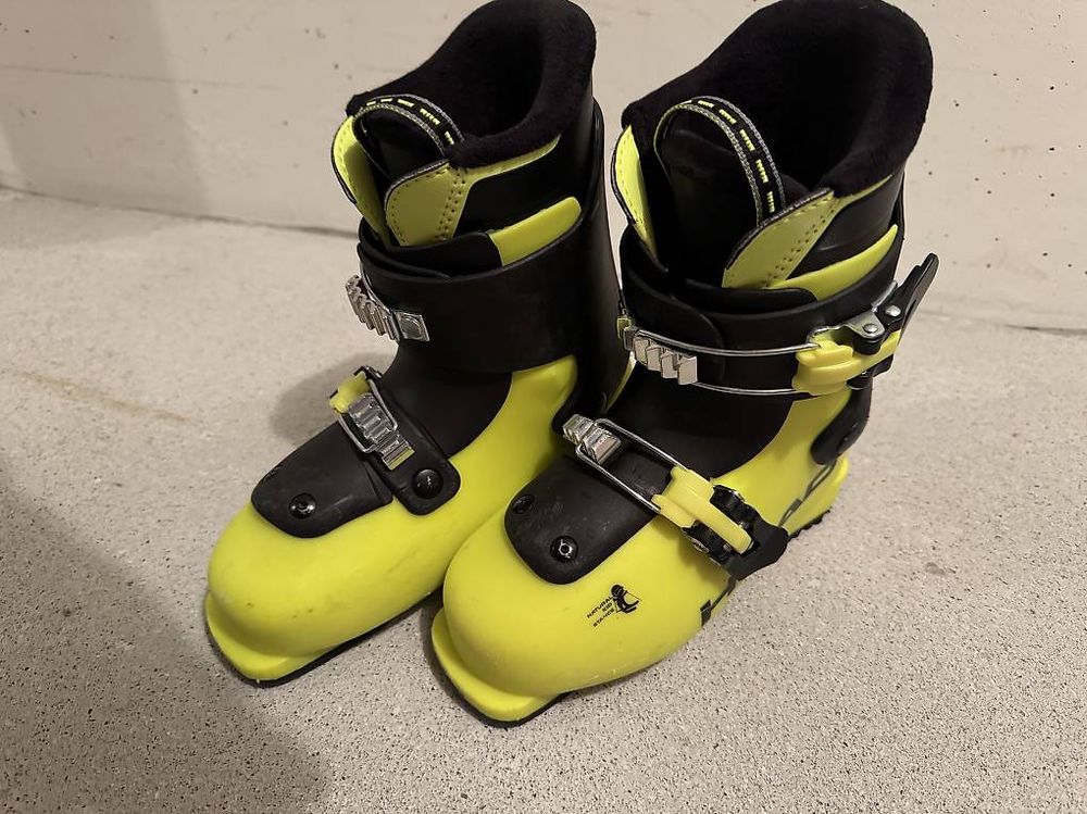 Chaussures garçon: Kinder-Skischuhe Grösse 200 - 205 – D'occasion à Luzern par habasch83