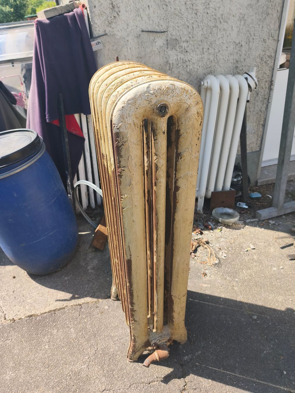Radiatori: Heizkörper Gusseisen Radiator – Usato da Winterthur venduto da Fauf 2