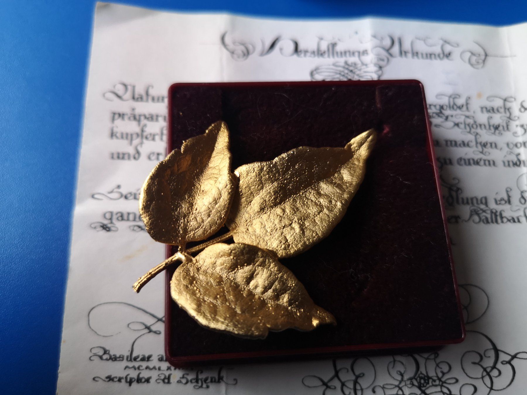 Spille & Fermagli: Echtes Blatt vergoldet Brosche – Usato da Schaffhausen venduto da Leveron13 2