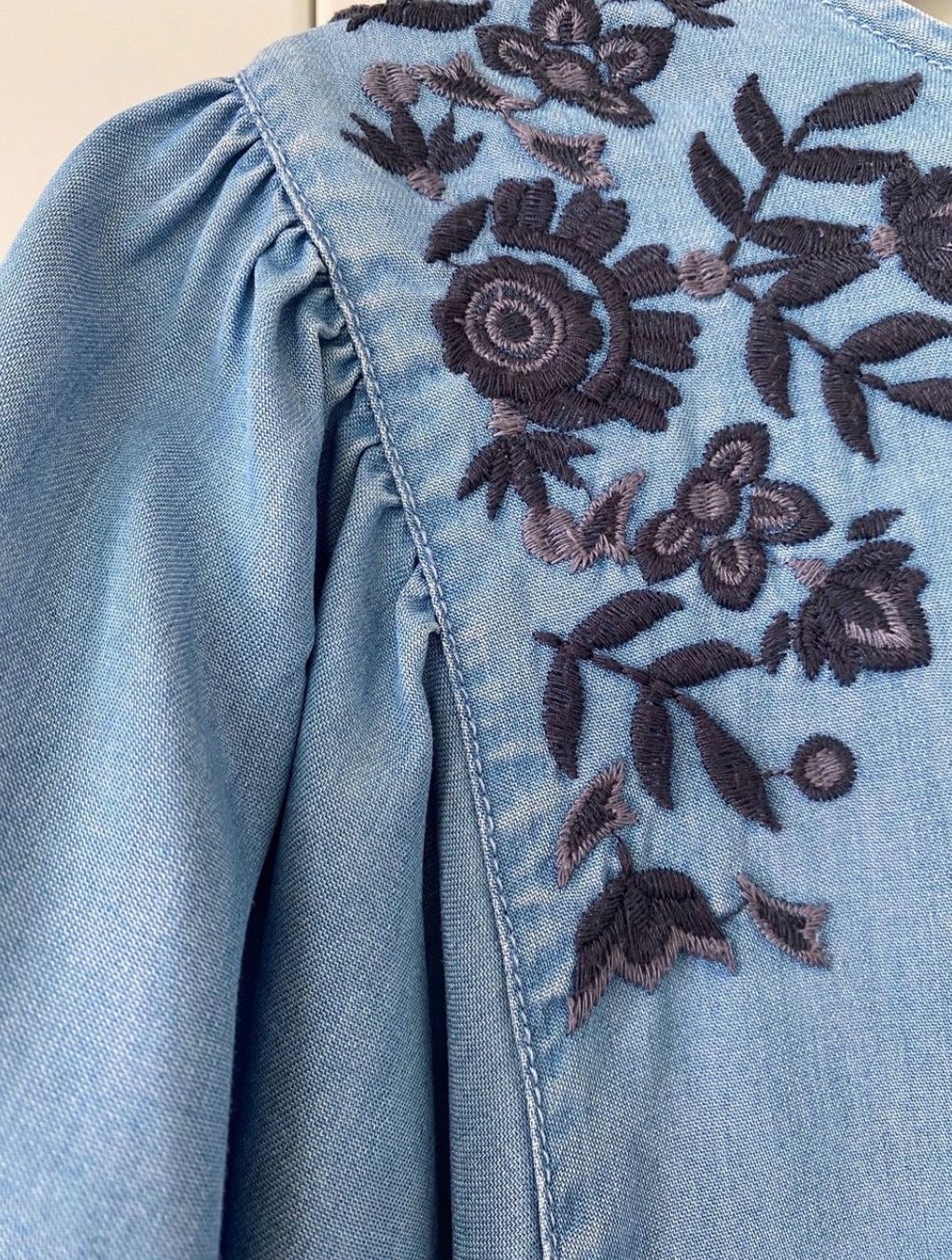 Hollister Camicette: HOLLISTER  Jeansbluse in Gr. L – Usato da Rüttenen venduto da Marianne22121970 2
