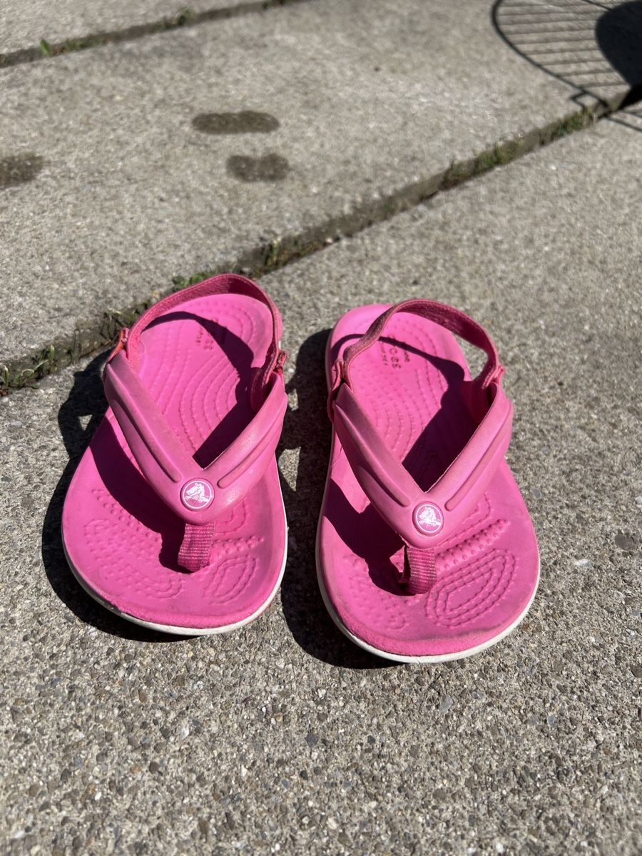 Crocs Chaussures filles: Crocs Sandalen Gr C8 (24-25) – D'occasion à Winterthur par LeonoraCor