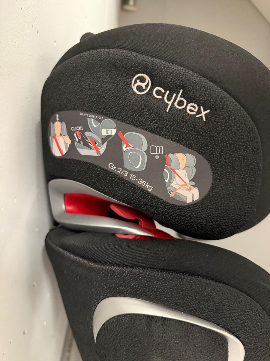 Cybex Sièges auto: Cybex Solution Z-fix Kindersitz schwarz – D'occasion à Kilchberg ZH par 2nd.Life 4