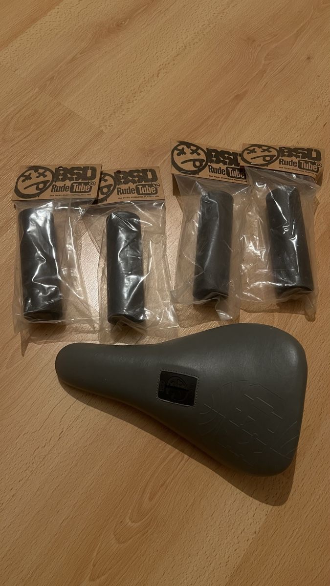 Pezzi di ricambio: Bmx Sattel & Pegs – Usato da Oberwil b. Zug venduto da jer_k6v2