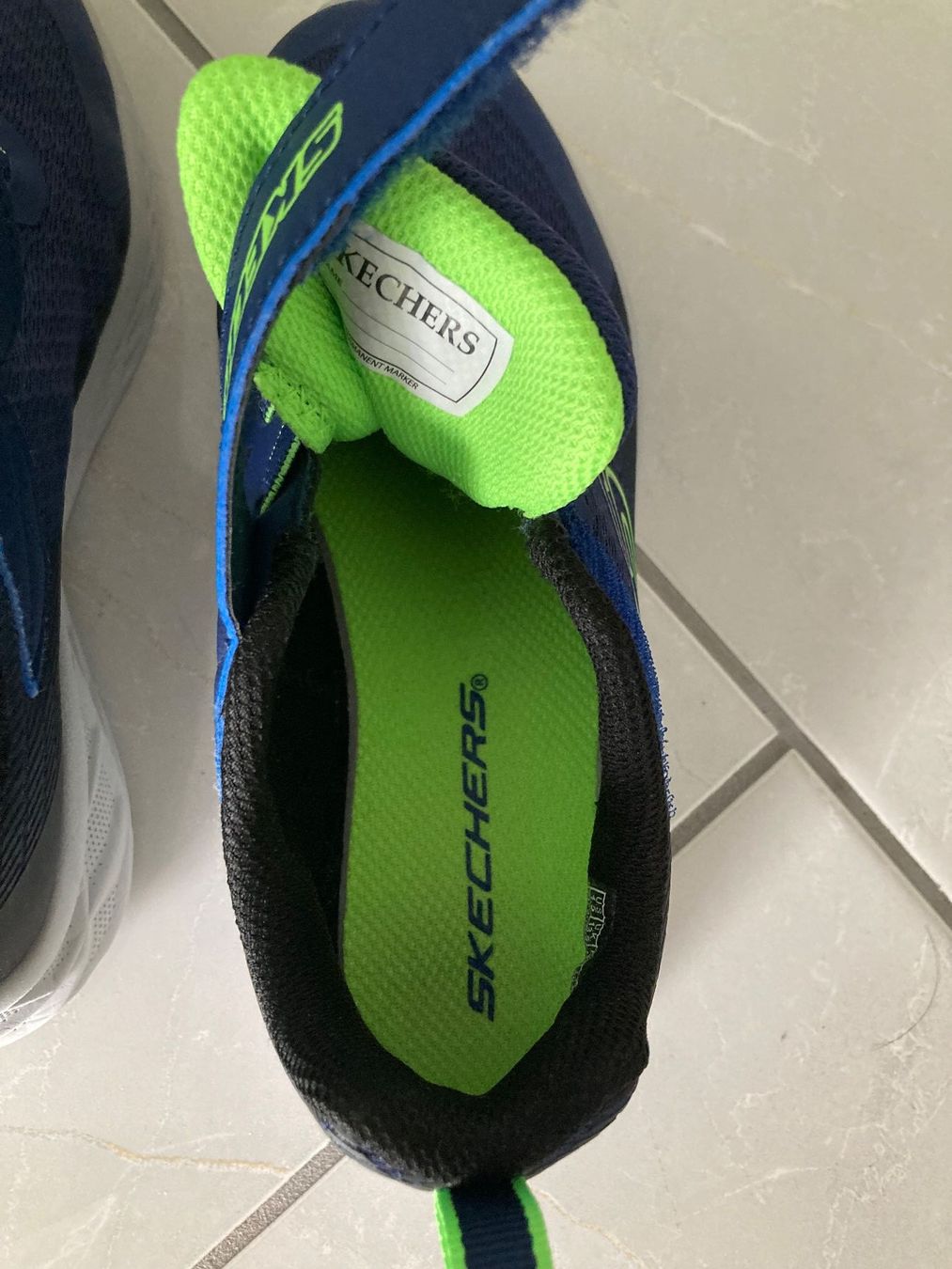 Skechers Chaussures hommes: Turnschuhe von Sketcher, Grösse 33 – D'occasion à Männedorf par yellowshark01 1