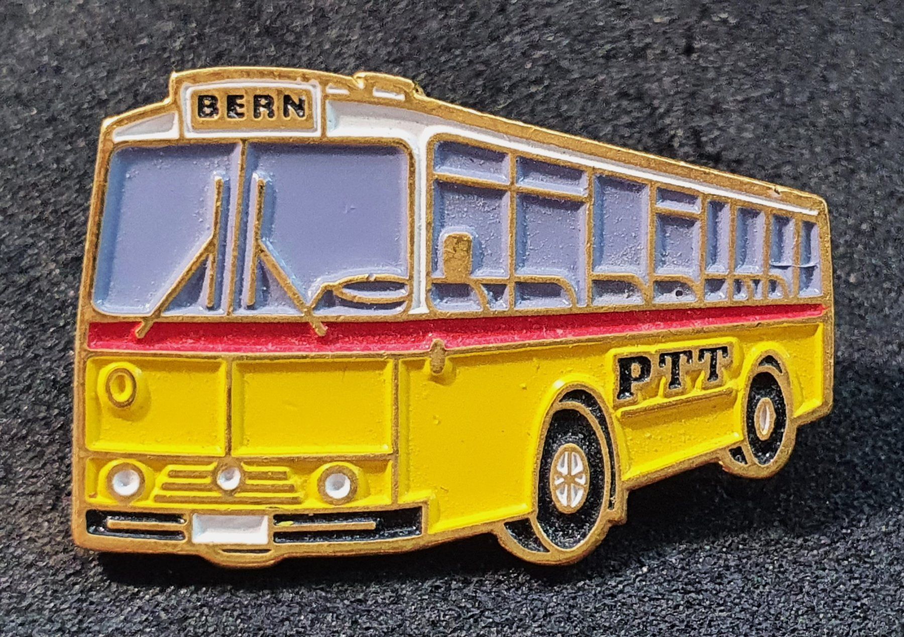 Saurer Plaquettes & Badges: GG032 - Pin PTT Postauto Saurer Bern – D'occasion à Reinach BL par Boston-Verkauf