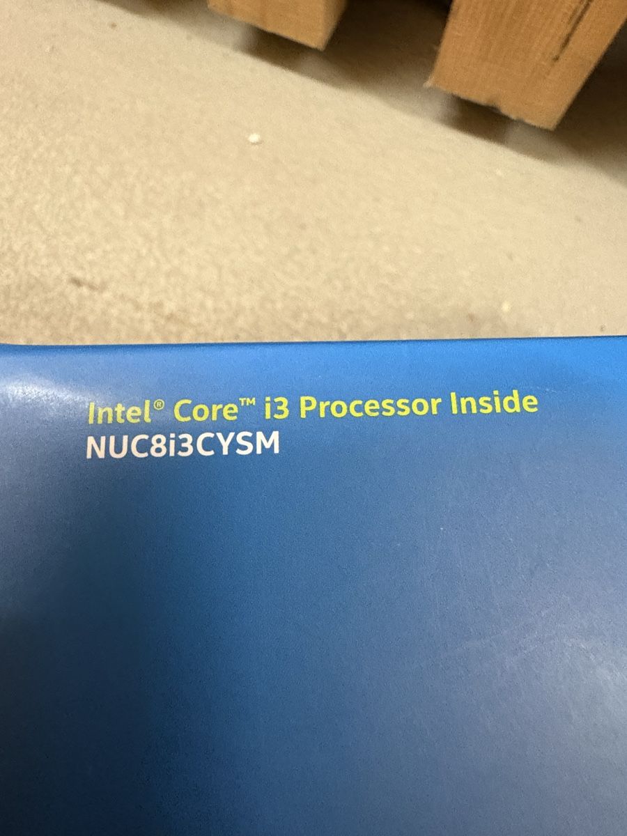 Intel PC: Intel NUC NUC8i3CYS M i3 PC Set komplett – Usato da Niederuzwil venduto da Ulf233 2