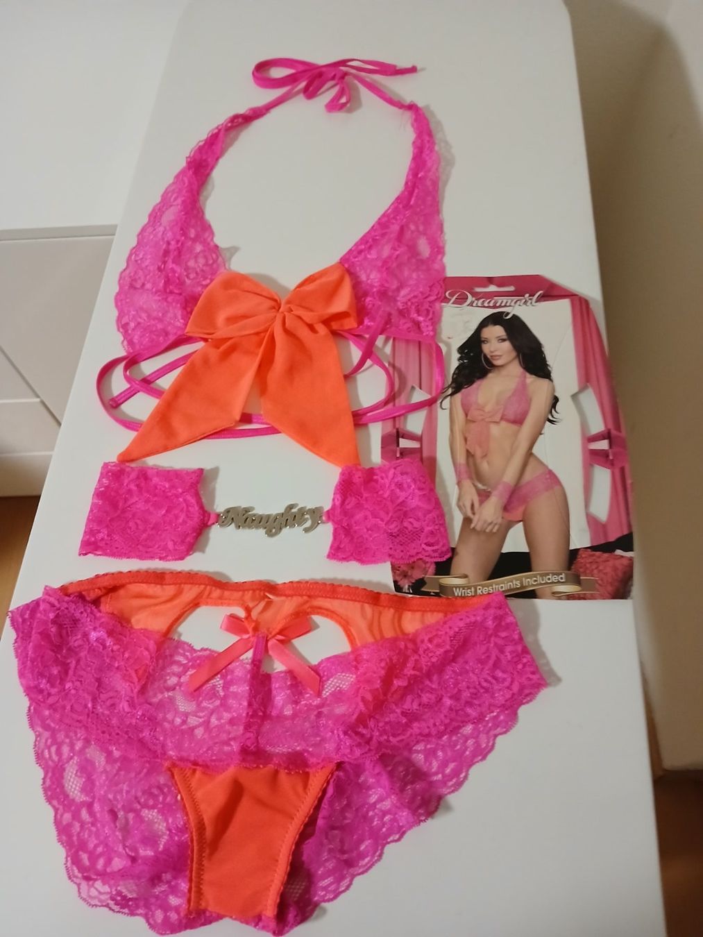 damen dessous sexy Rotes Spitzen Dessous-Set Damen – Sexy mit Spitzenhandschuhen
