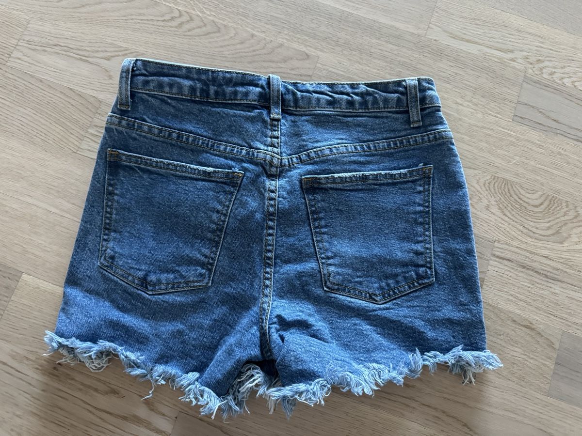 Jeans: Kurze shorts – Nuovo (secondo la descrizione) da Wetzikon ZH venduto da P__tt5 1