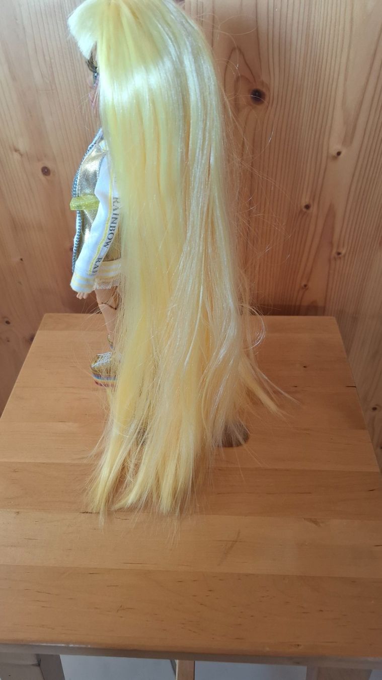 Bambole: Tolle orginal Markenpuppe auf Sockel blond – Usato da Mogelsberg venduto da Lavidapura 3
