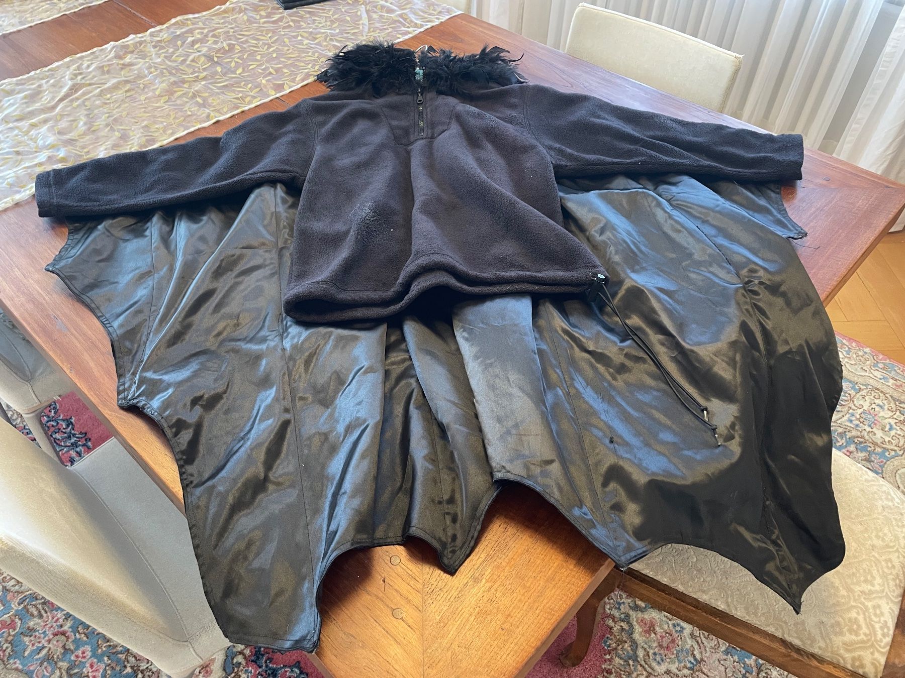 Costumes: Schönes Kinderfasnachtskostüm (2 Stk.) – D'occasion à Huttwil par heinzdaniel63 2