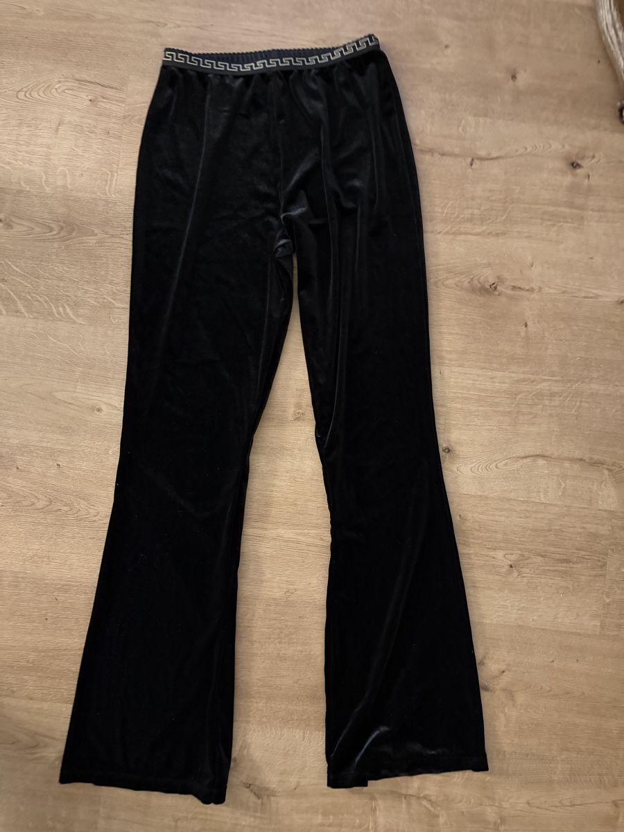 Versace Pantaloni: Schöne Versace Hosen Samt – Usato da Jona venduto da HappyHappyHappyHappy