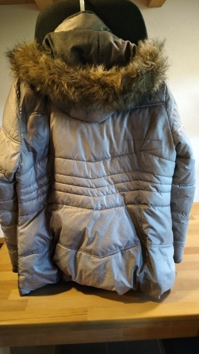 Giacche: Silbergraue Winterjacke,  Gr. 44 – Usato da Eggiwil venduto da Loego 2