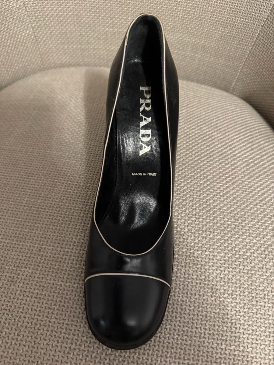Prada Scarpe da donna: Prada Leather Block Heel Pumps - Size 35 Black – Usato da Zürich venduto da salifali