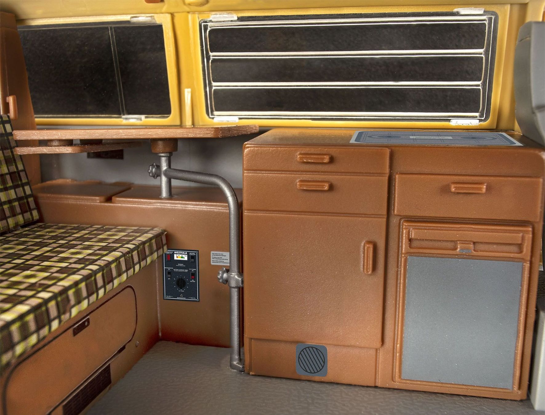 Revell Modellautos: VW T2 Camper von Revell, 1:24 – Neu und originalverpackt aus Lenk im Simmental von trampeltier61 5